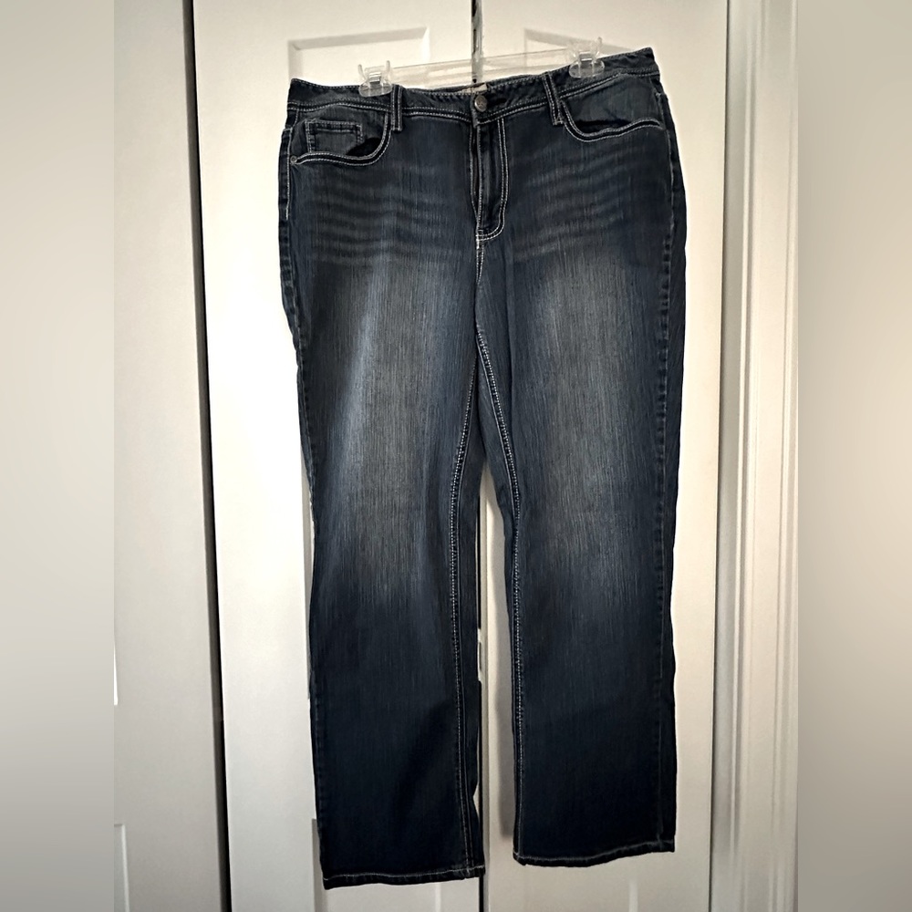 Dark wash women’s jeans by Earl (Size 16)